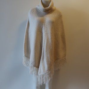 RENEE'S NEW YORK CREAM TURTLENECK PONCHO O/S*